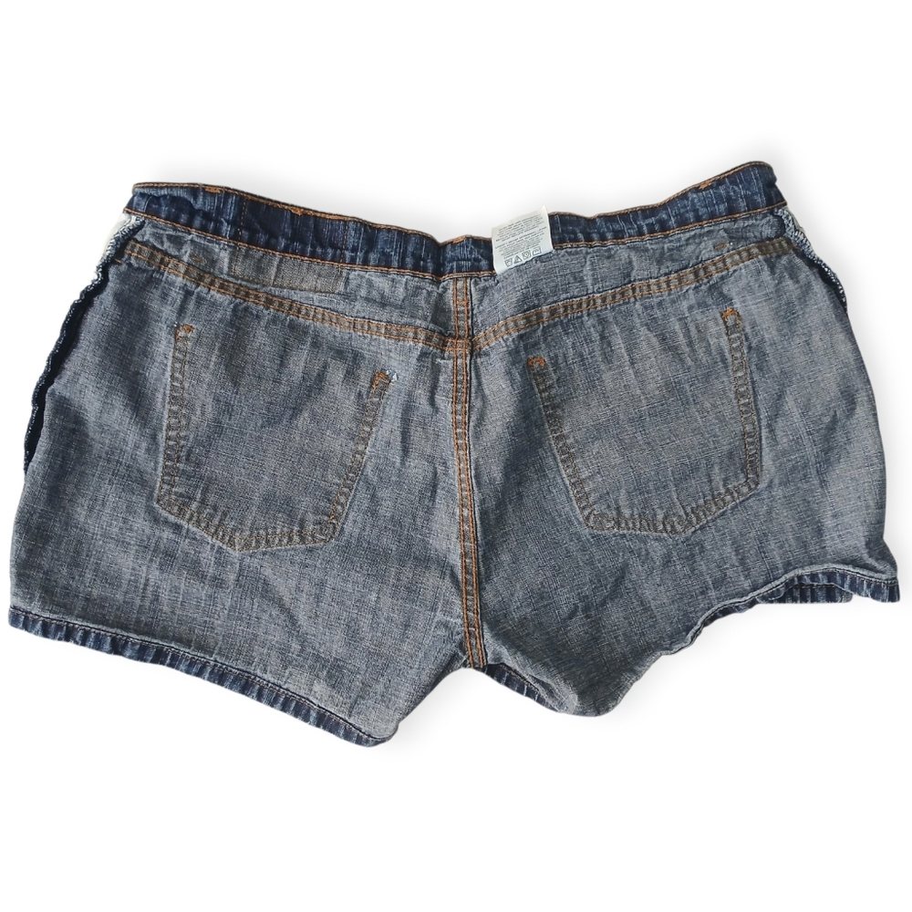 JORDACHE  AUTHENTIC JEANSWEAR WOMEN'S BLUE DENIM  SHORTS. SIZE 15/16 - Picture 13 of 16